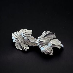 Vintage Stamped Trifari Modernist Abstract Leaf Silver Textured Clip Earrings